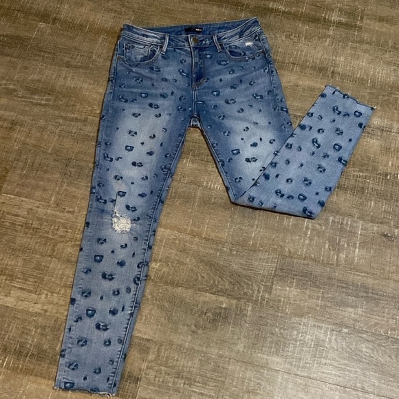 AQUA | Blue Leopard embroidered Skinny Jeans With Raw Hem | 27 - Picture 4 of 14